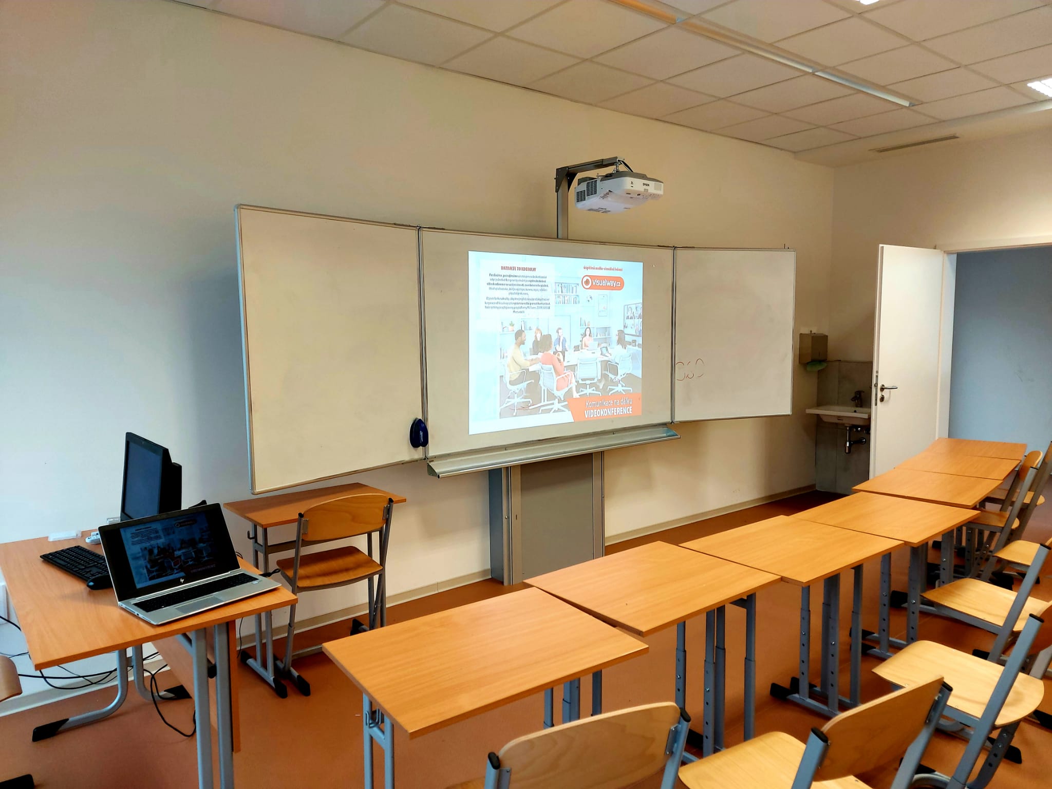 projektor s tabulí